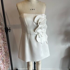 Elegant White Strapless Dress with Floral Detail